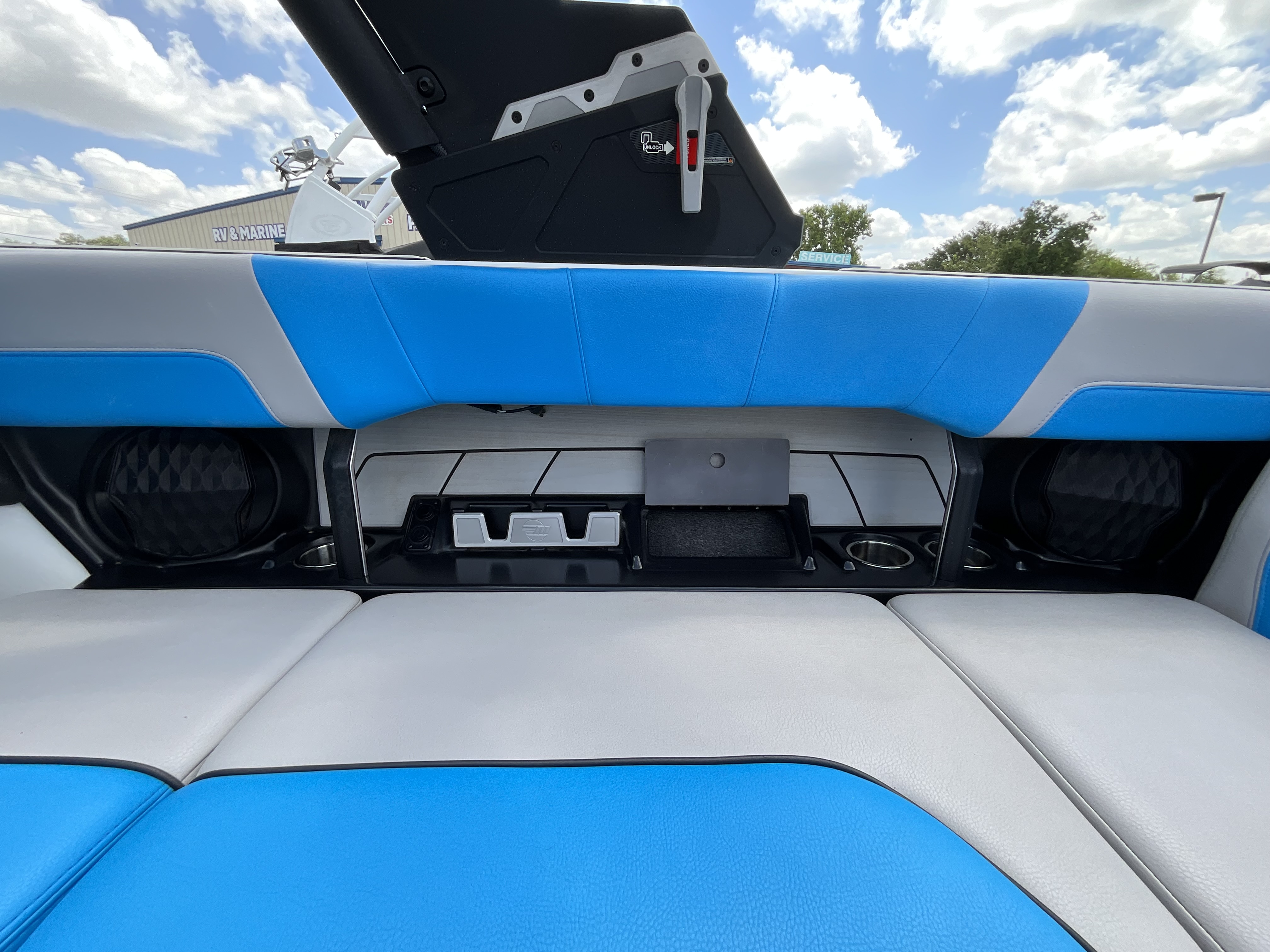2022 MALIBU 23LSV - Image 21