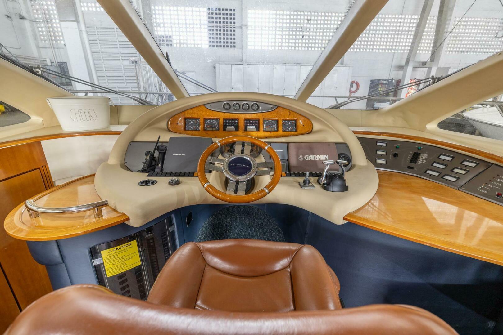 2005 Azimut 55 flybridge - Image 23