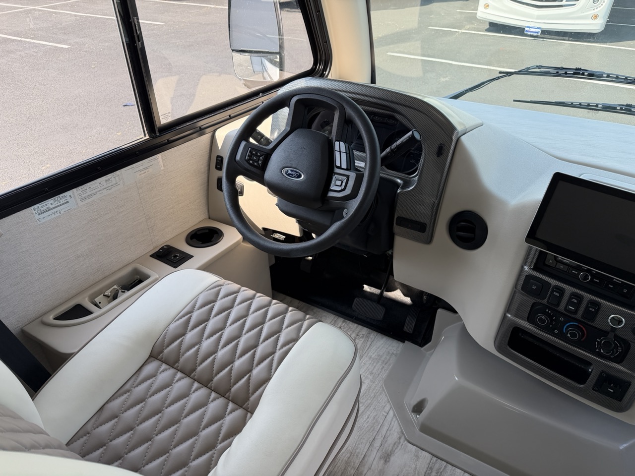 2025 Thor Motor Coach Freedom Traveler A24 - Image 3