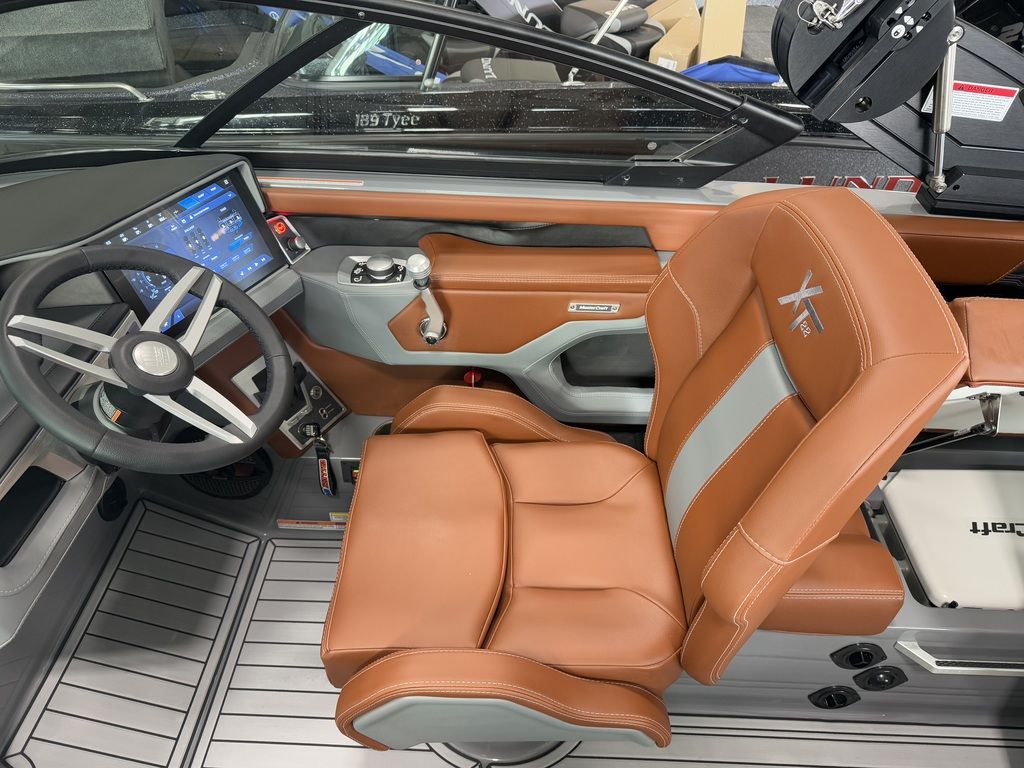2025 MasterCraft XT22 - Image 43