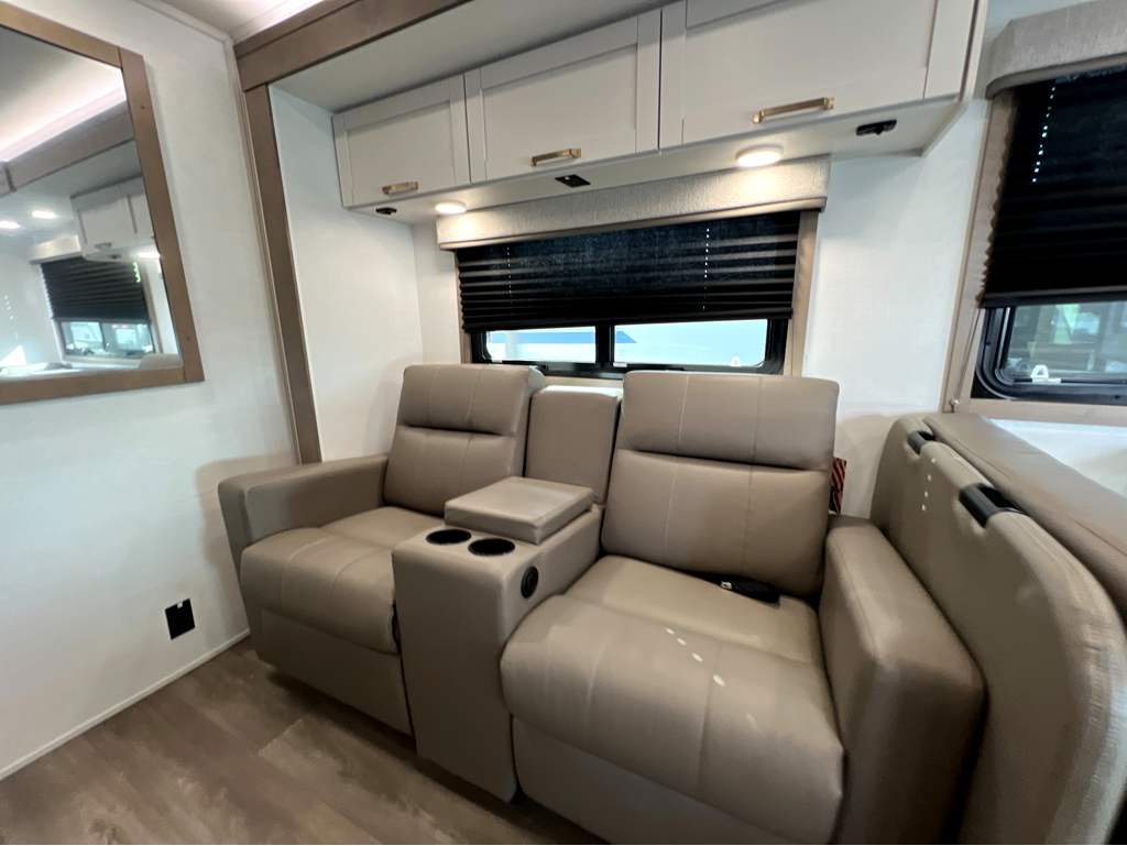 2027 ENTEGRA COACH ODYSSEY 30Z - Image 9