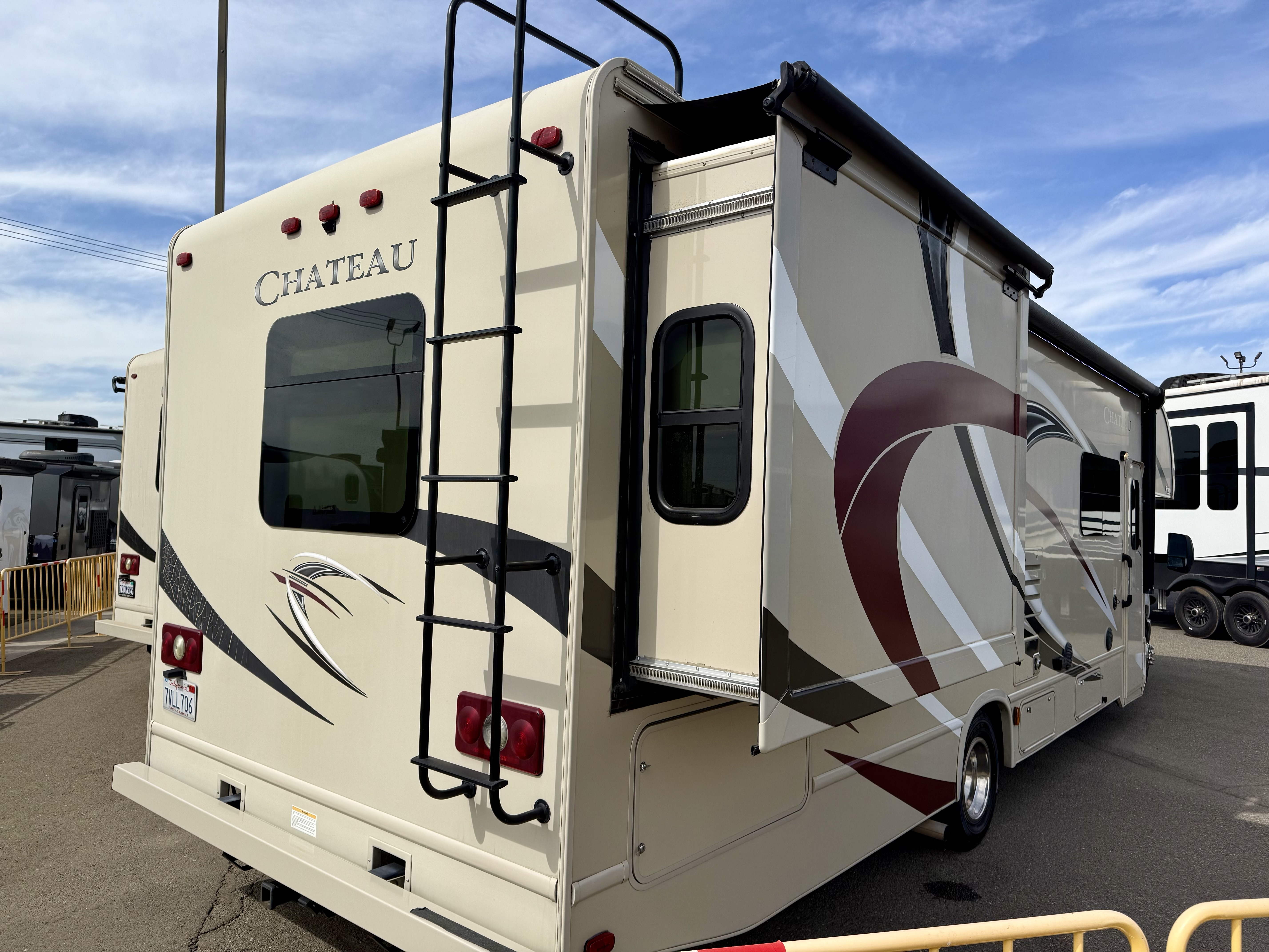 2017 Thor Motor Coach Chateau 31L - Image 4