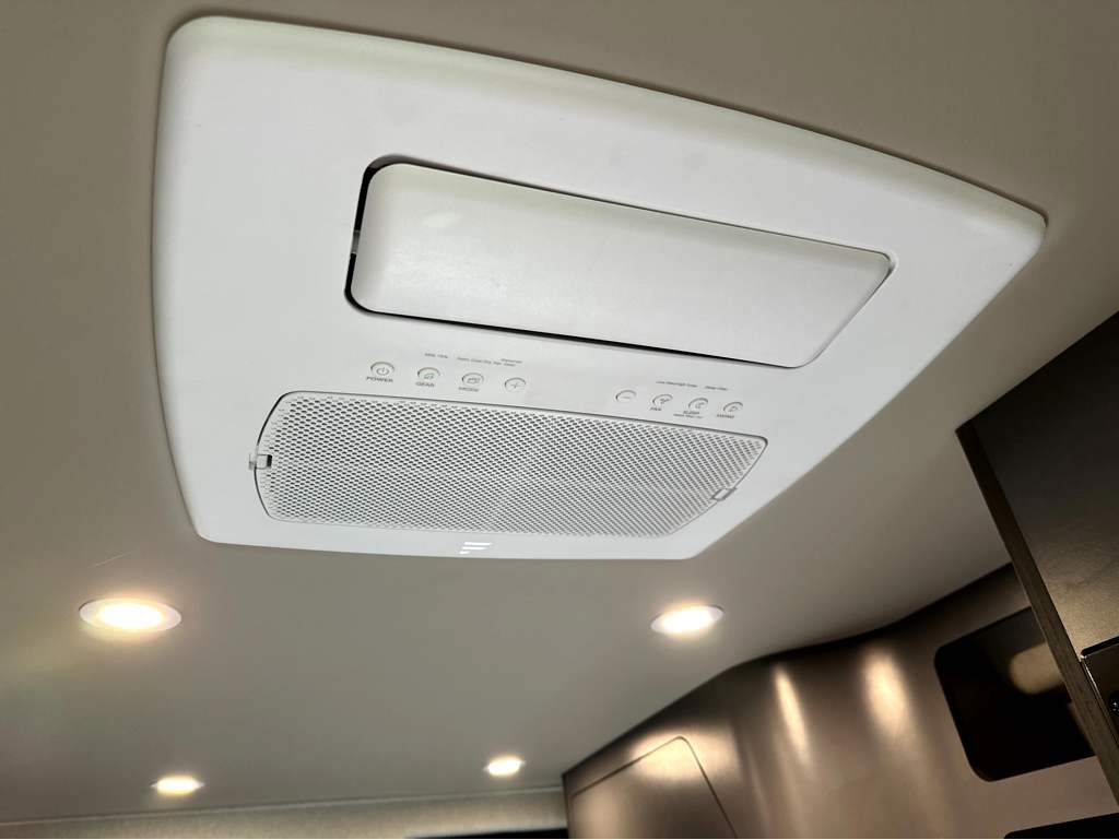 2027 GRAND DESIGN LINEAGE SERIESVP LVP2 - Image 28