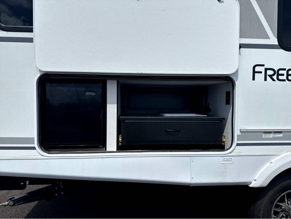2025 FOREST RIVER FREEDOM EXPRESS 274RKS - Image 6
