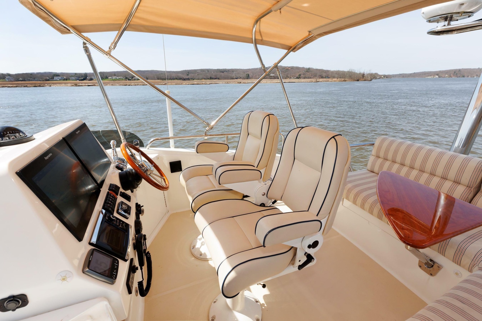 2016 Sabre 42 Fly Bridge Sedan - Image 5