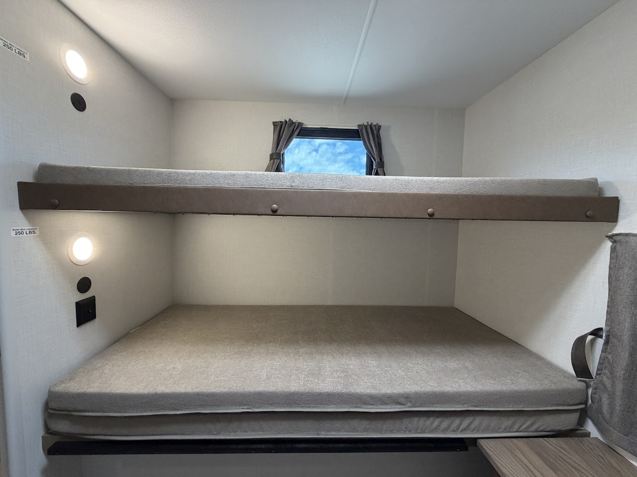 2027 VENTURE RV SPORTTREK 343VIB - Image 41