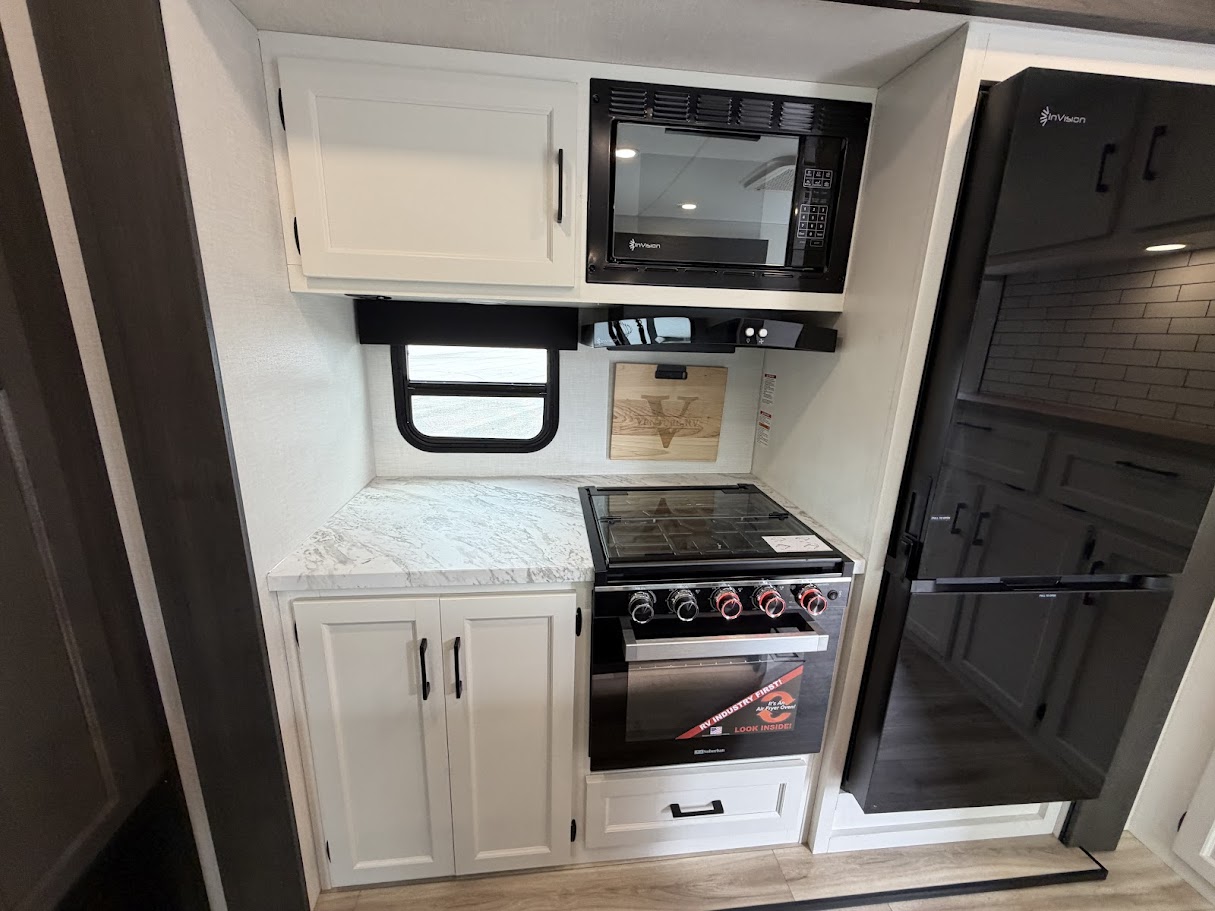 2026 VENTURE RV SPORTTREK 327VIK - Image 30