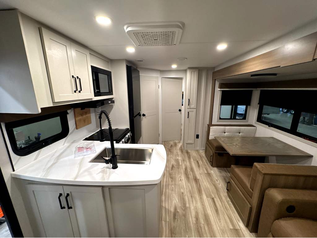 2027 VENTURE RV SPORTTREK 343VBH - Image 10
