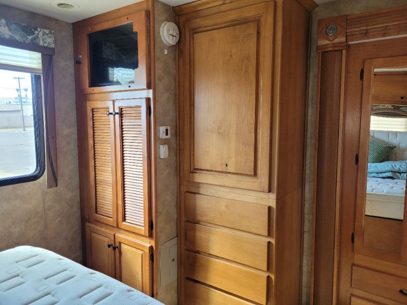 2008 Gulf Stream Conquest Super Nova 6372 - Image 17