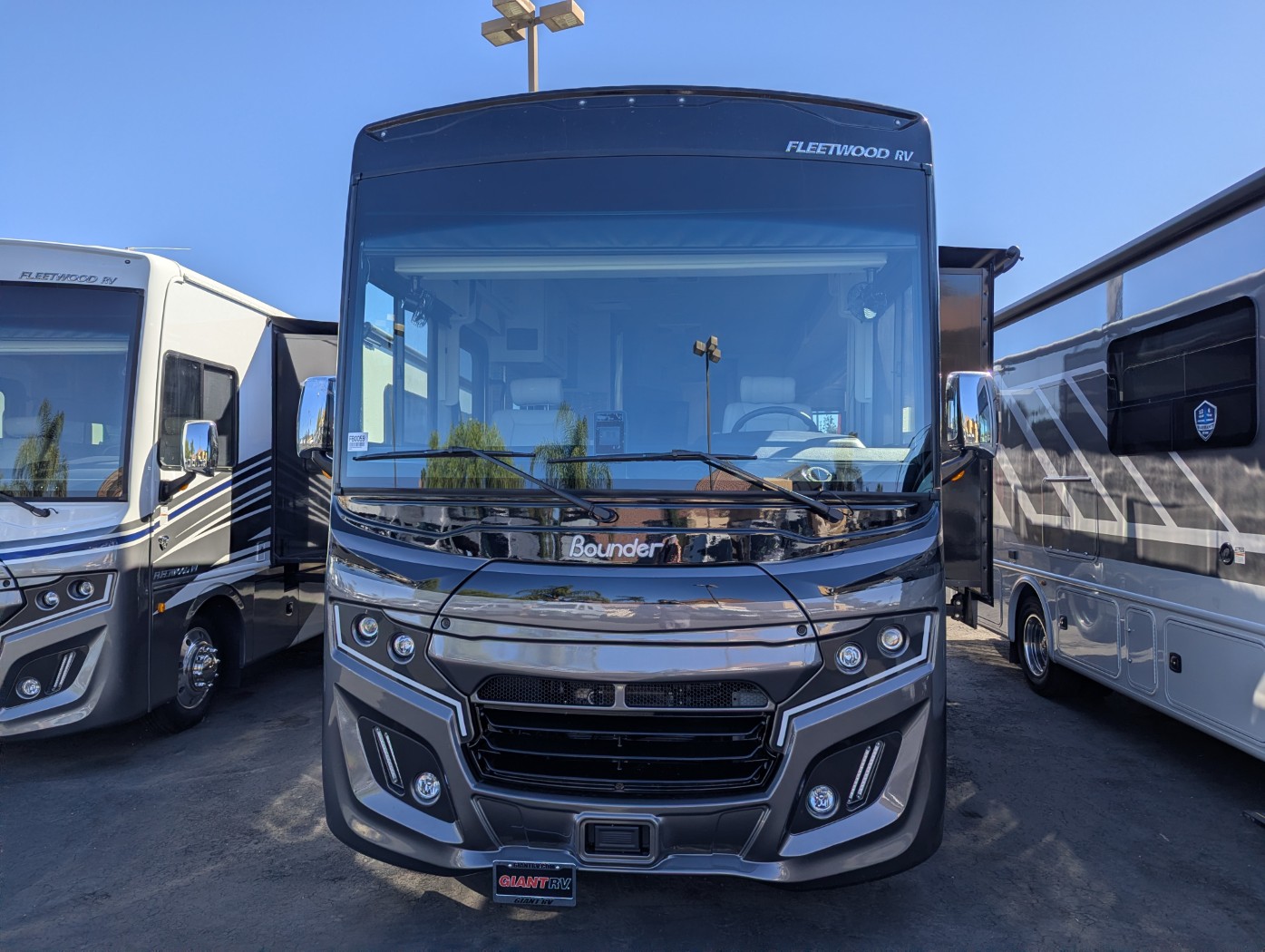 2026 Fleetwood Bounder 35K - Image 2