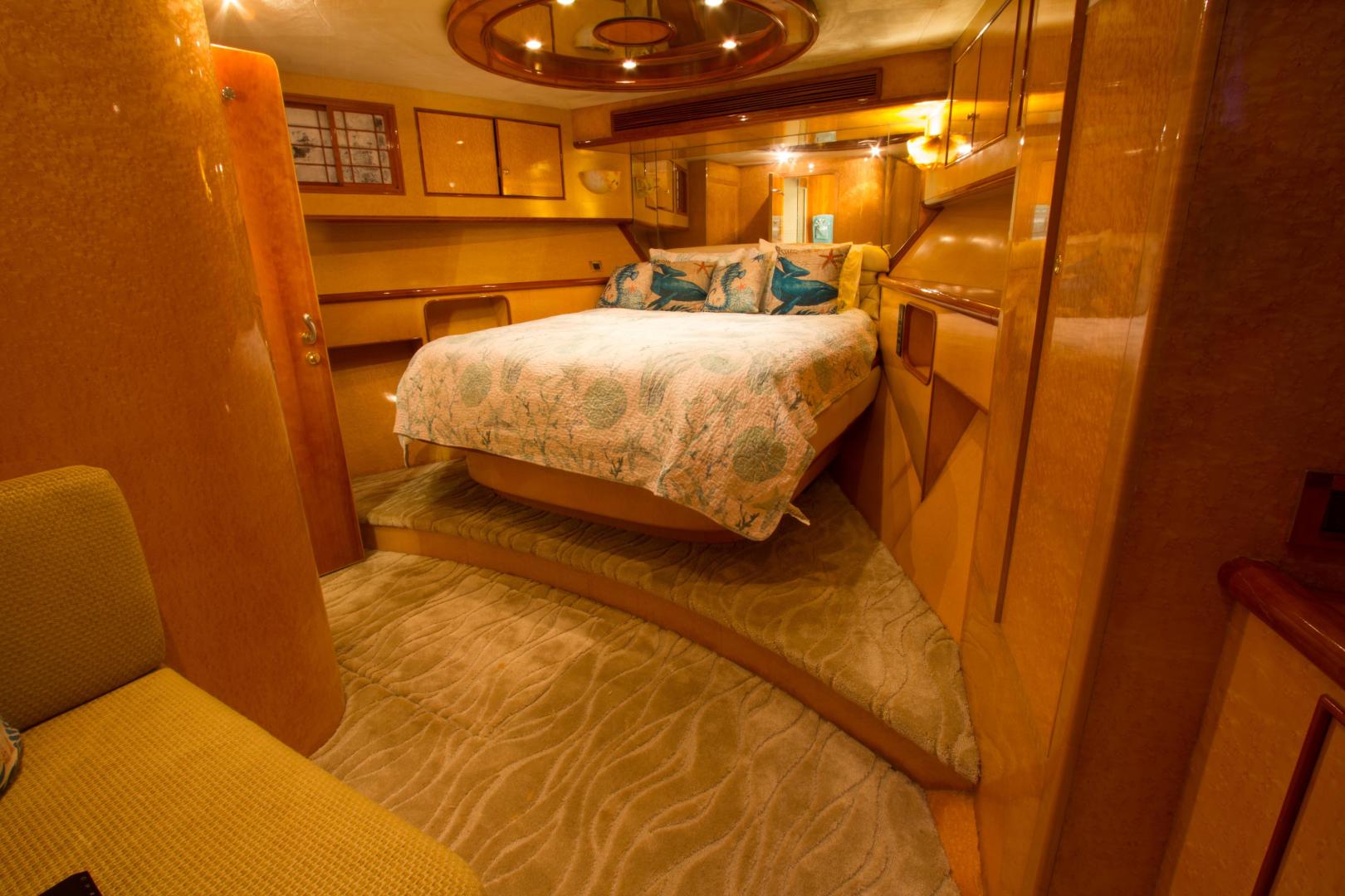 2002 President 100 Motor Yacht - Image 20