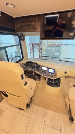 2019 TIFFIN ALLEGRO 34 PA - Image 32