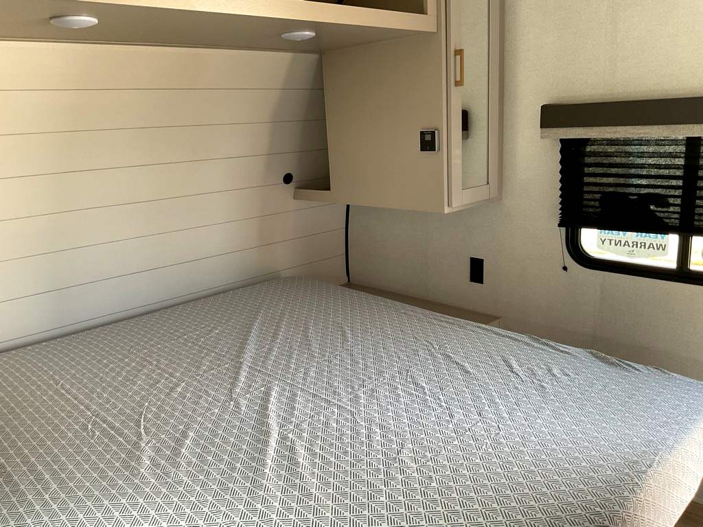 2027 JAYCO Jay Flight 321BDS - Image 21