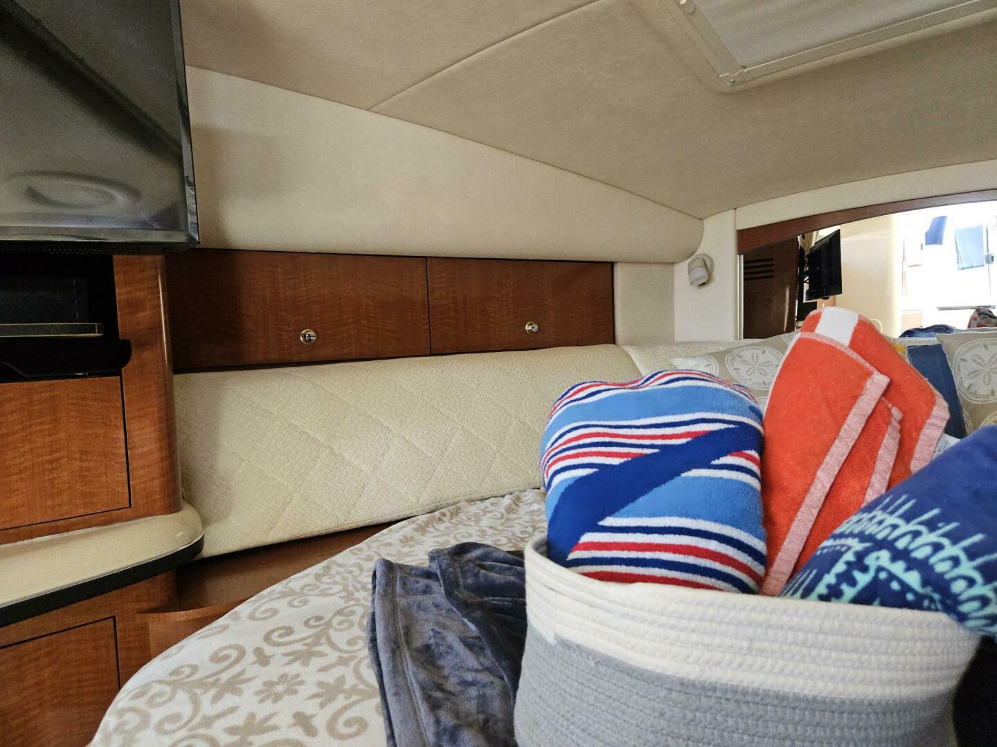 2004 Sea Ray 320 - Image 28