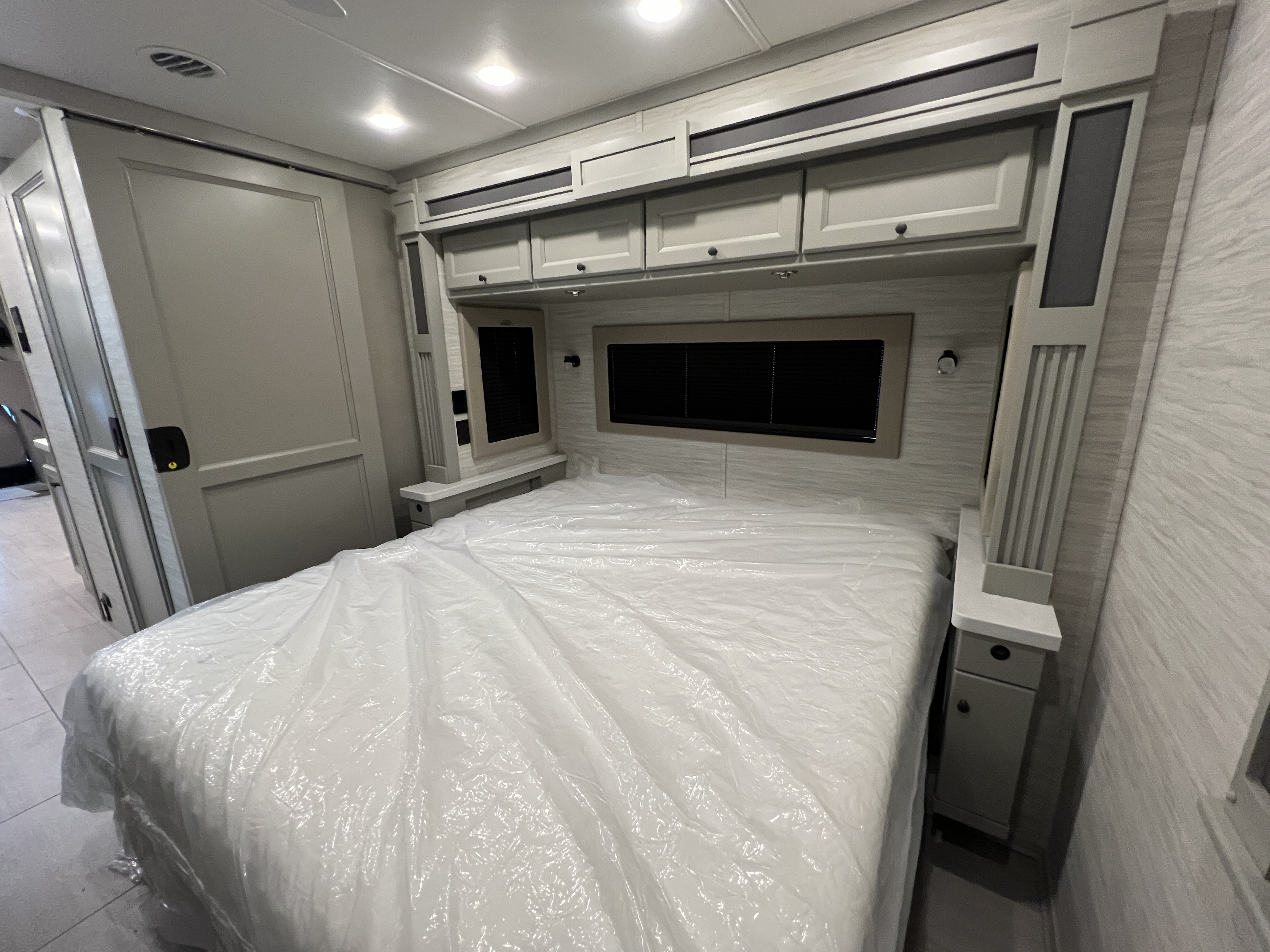 2027 Tiffin Allegro Bay 38 AB - Image 37