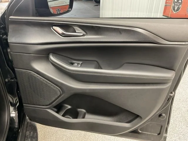 2024 Jeep Grand-Cherokee-L Laredo Altitude 4x4 - Image 25