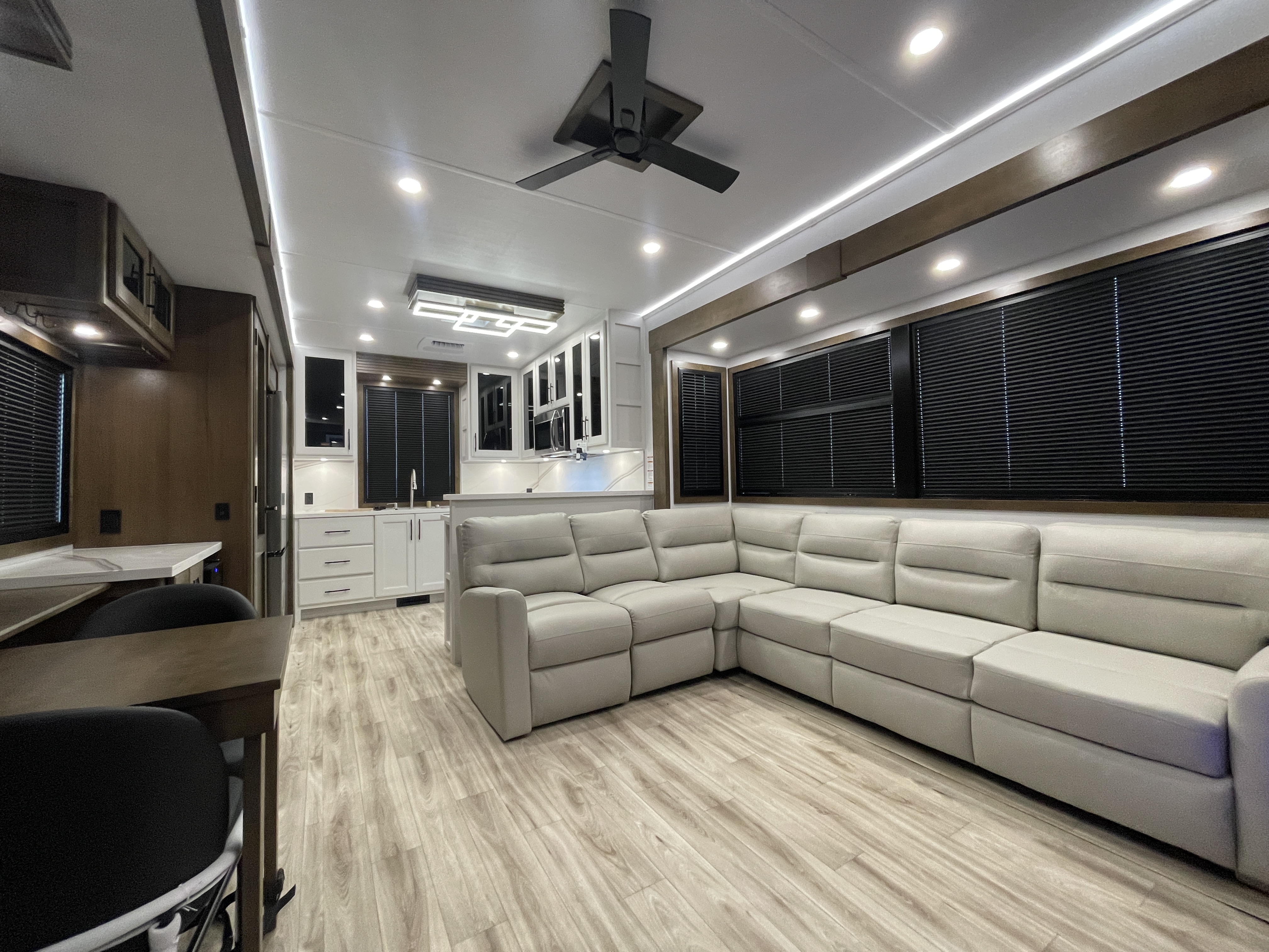 2027 Keystone Montana 3900RK - Image 12