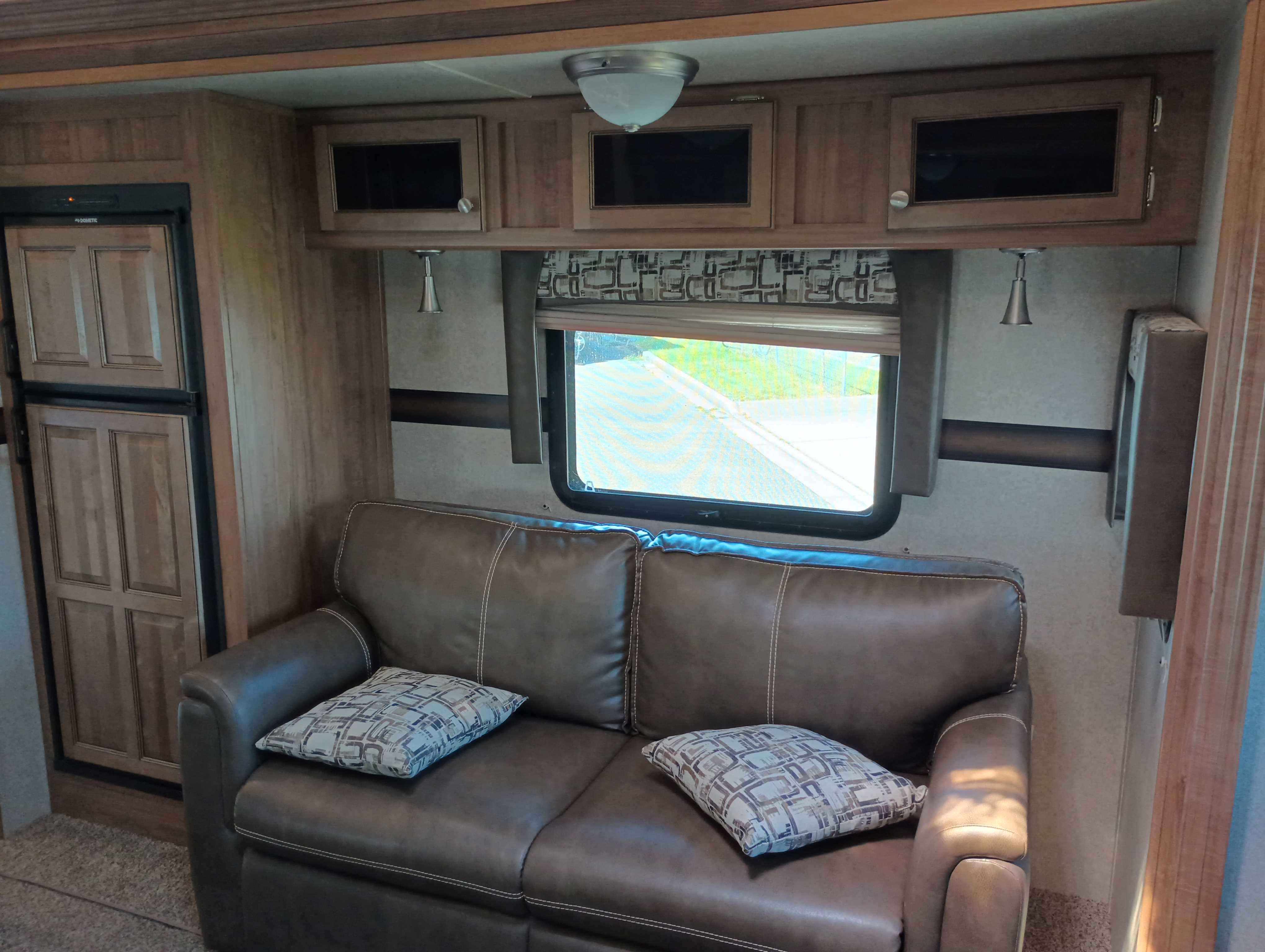 2015 Forest River Rockwood Ultra Lite 2650WS - Image 9