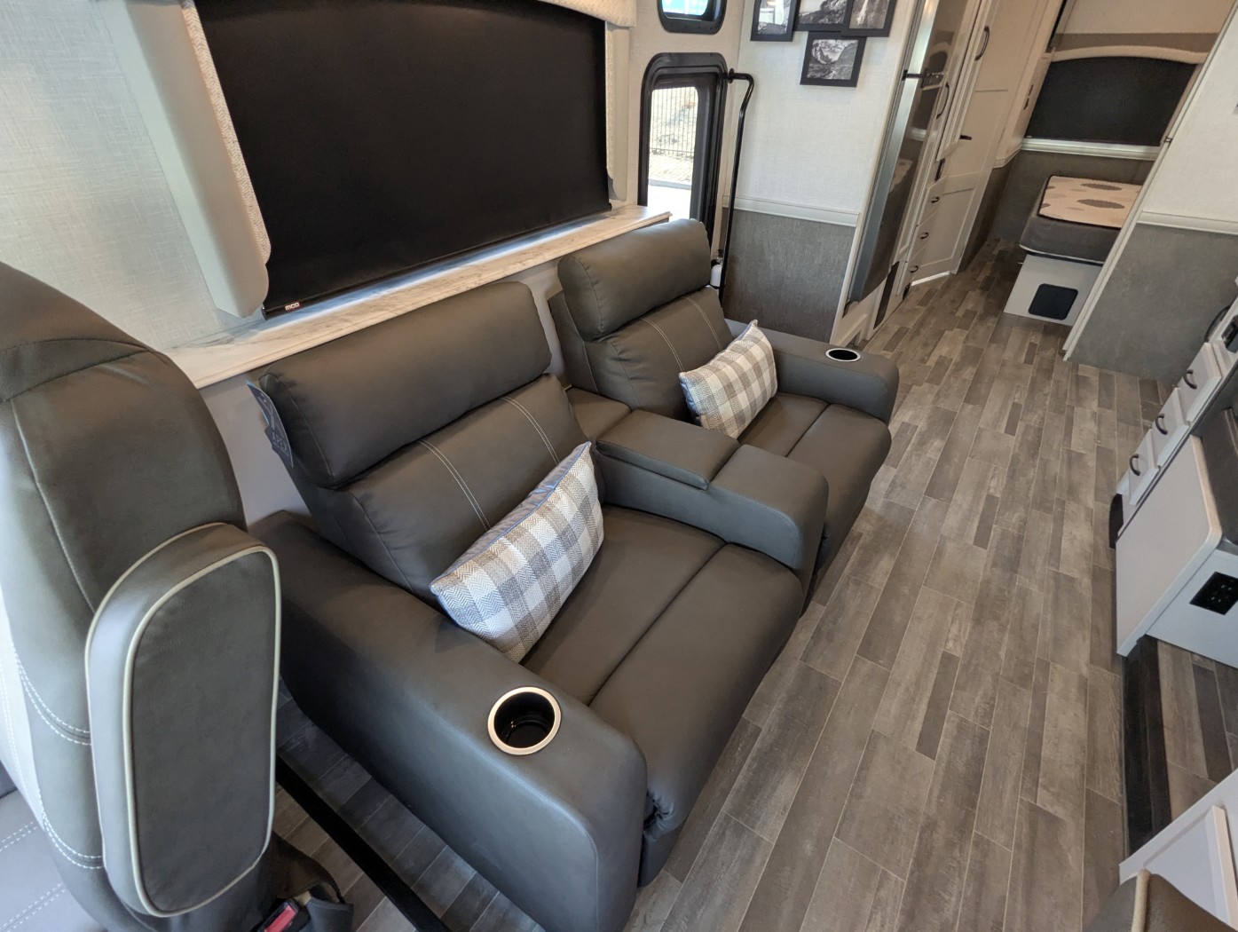 2025 Fleetwood Flair 28A - Image 15