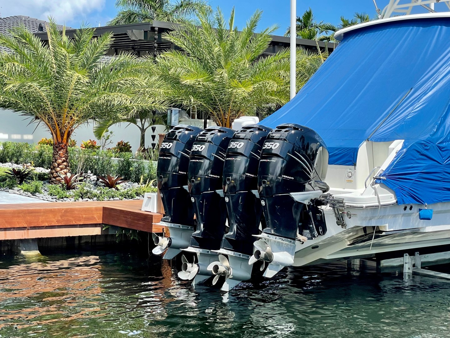 2016 Boston Whaler 420 Outrage - Image 3