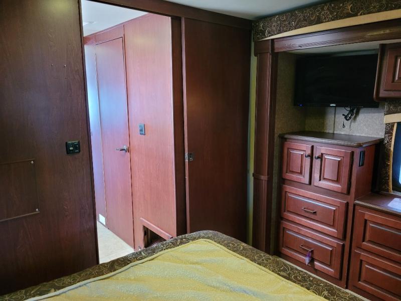 2013 Forest River Berkshire 390FL - Image 22