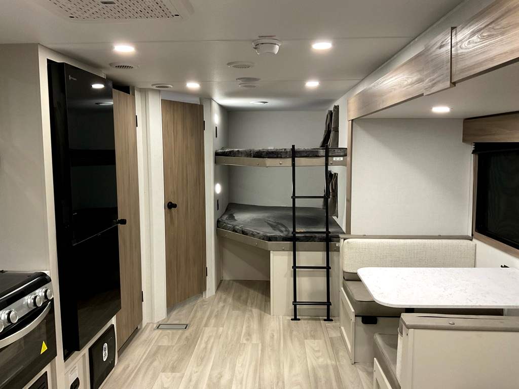 2027 KZ SPORTSMEN 261 BHK - Image 6