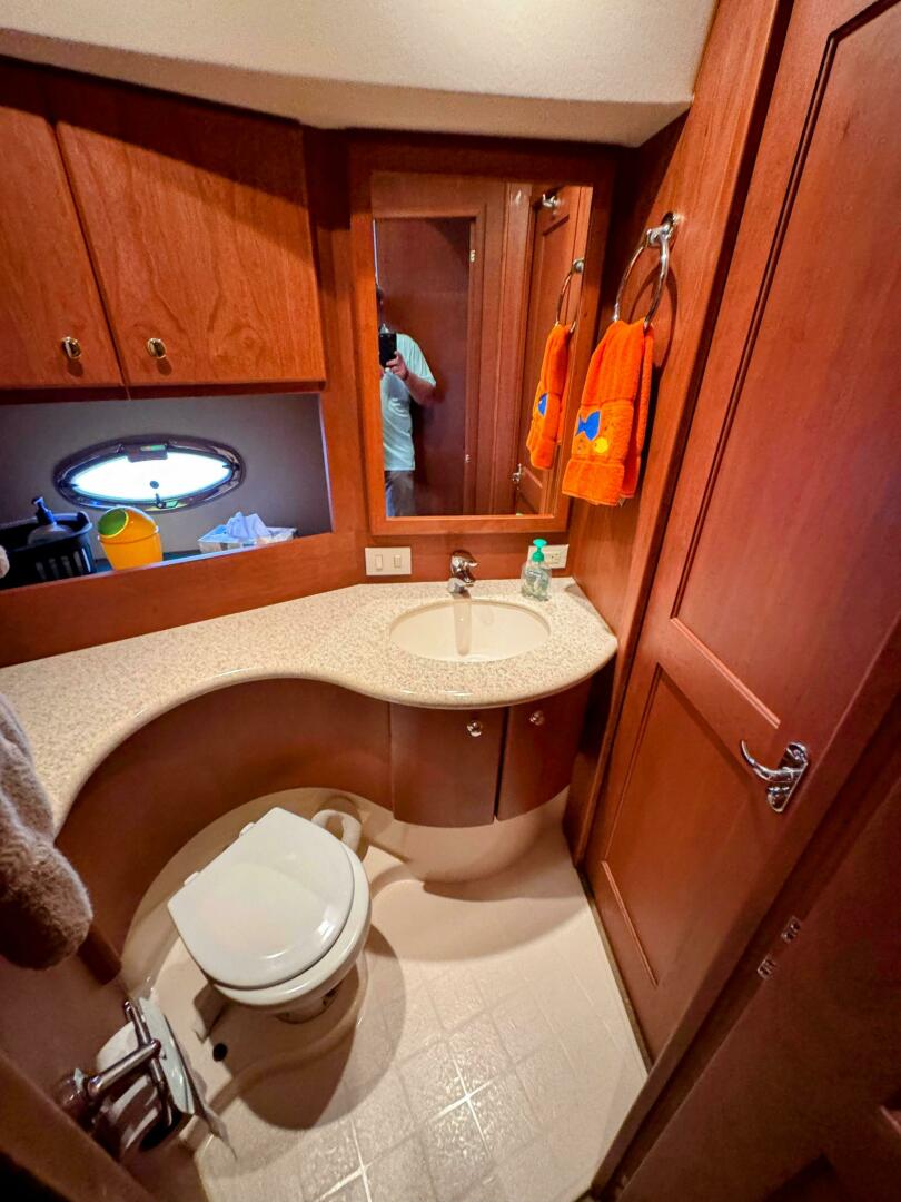 2005 Silverton 35 Motor Yacht - Image 40
