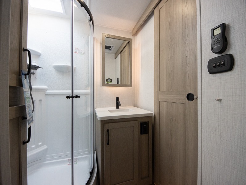2025 Forest River Rockwood Signature Ultra Lite 8336BH - Image 24