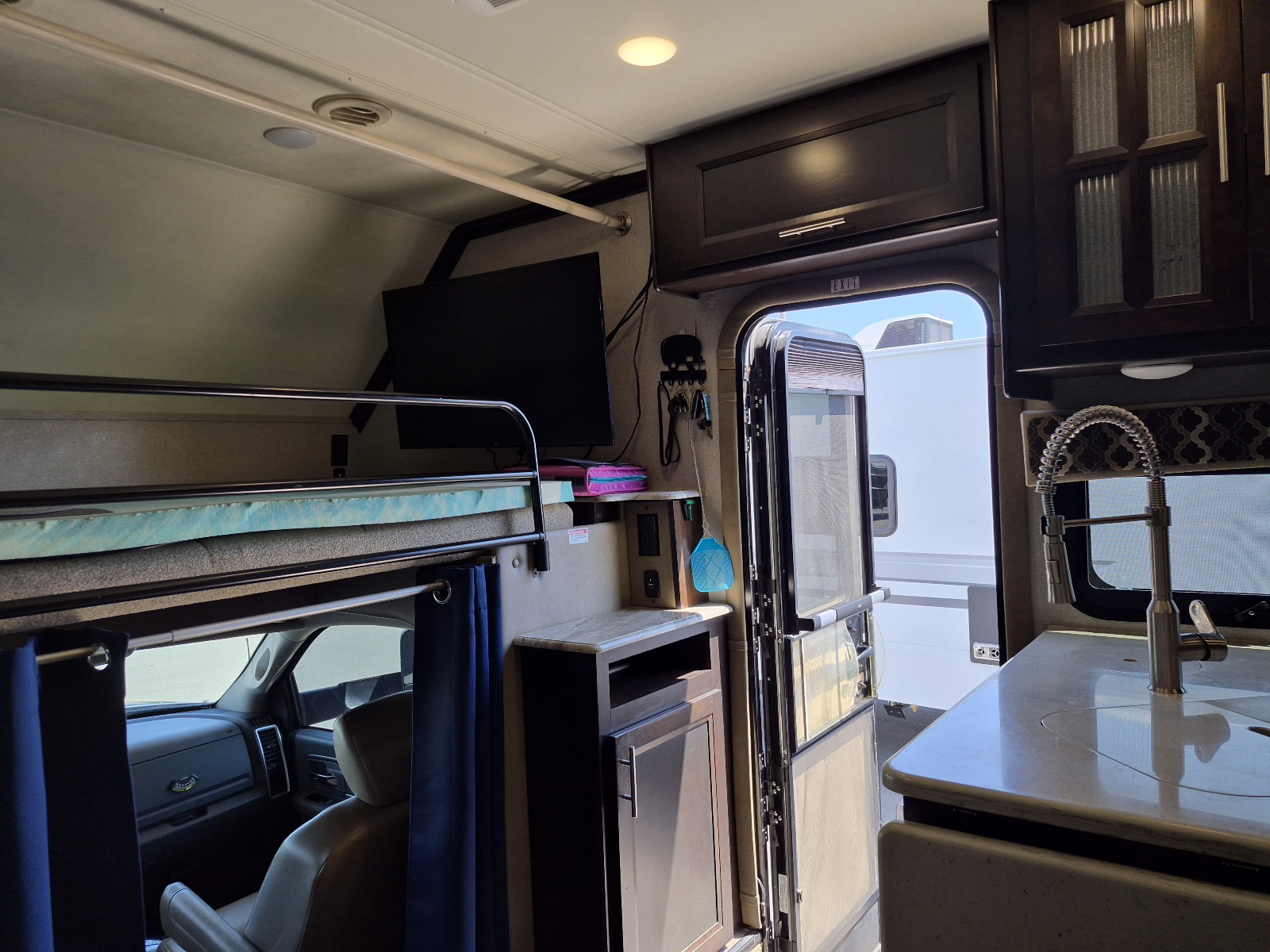 2018 DYNAMAX ISATA 5 30FWD - Image 10