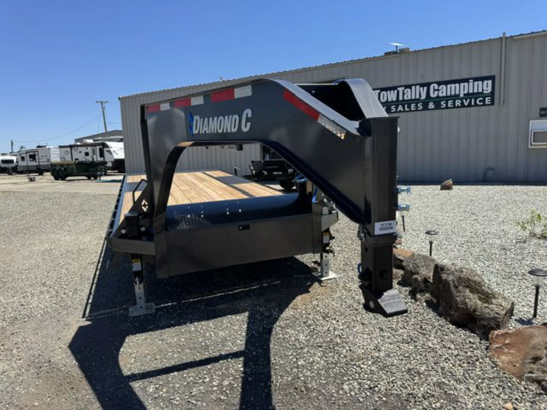 2026 DIAMOND C TRAILERS DIAMOND C DET 208 GN L24X102 18K - Image 3