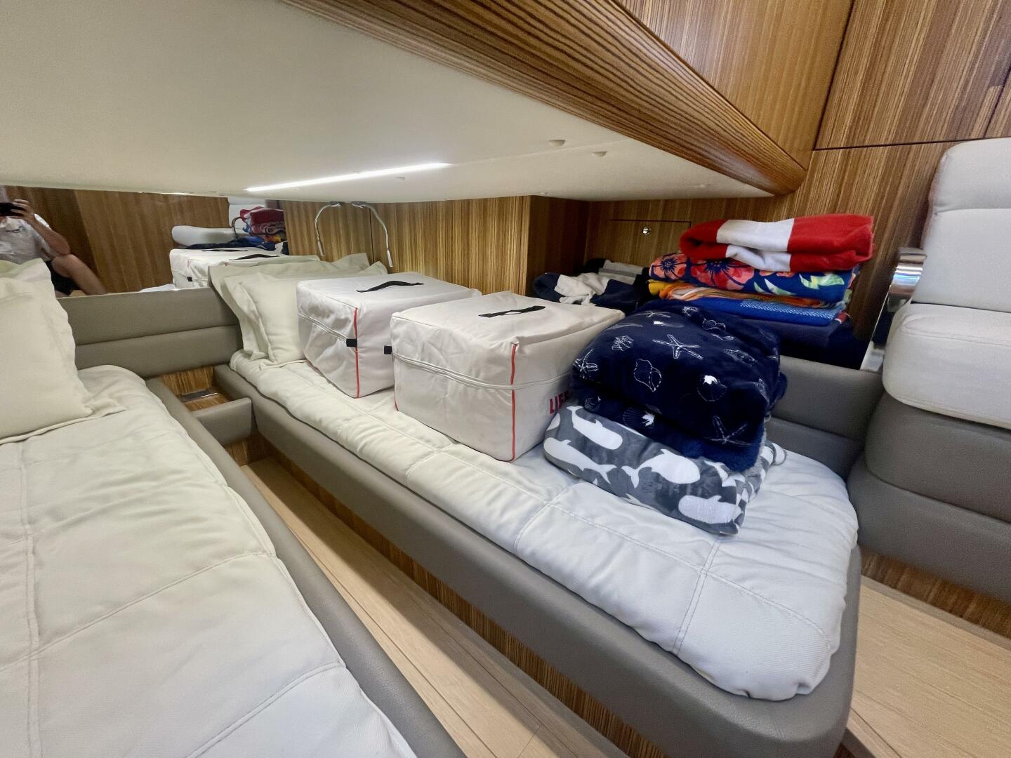 2017 Chris-Craft Commander 42 - Image 25