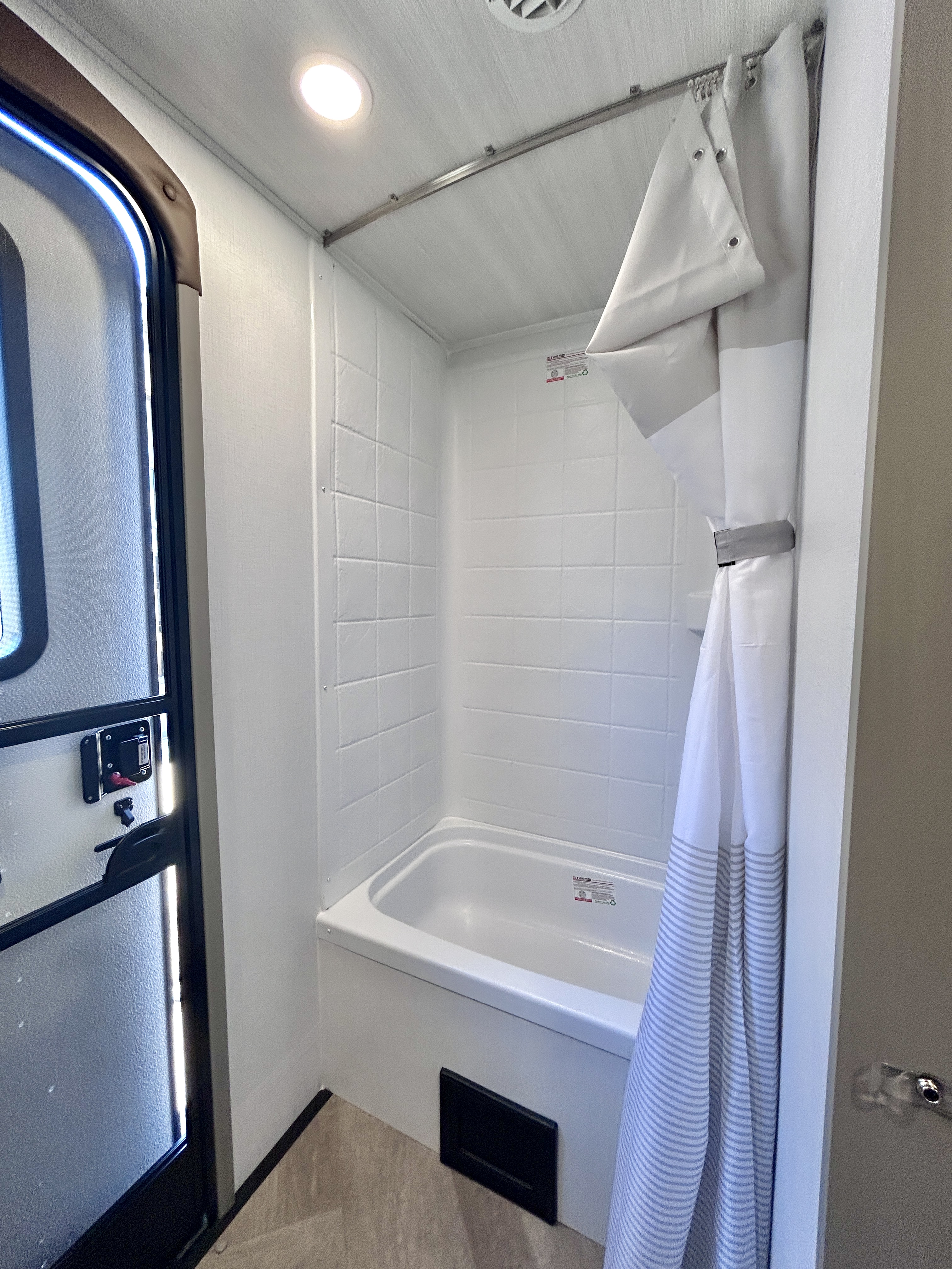 2026 Keystone Sprinter 3920DSL - Image 19