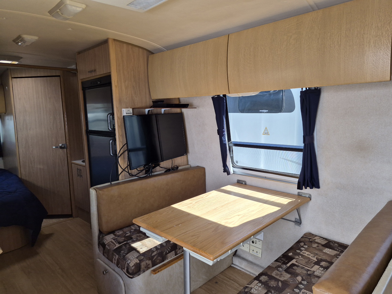 2006 Airstream Safari 25SS - Image 24