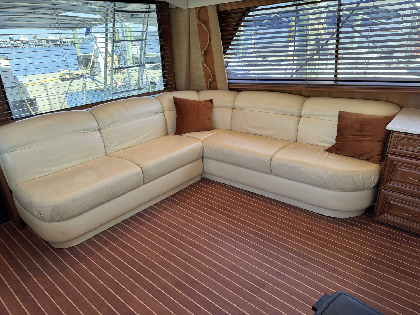 1995 Viking 58 Convertible - Image 21