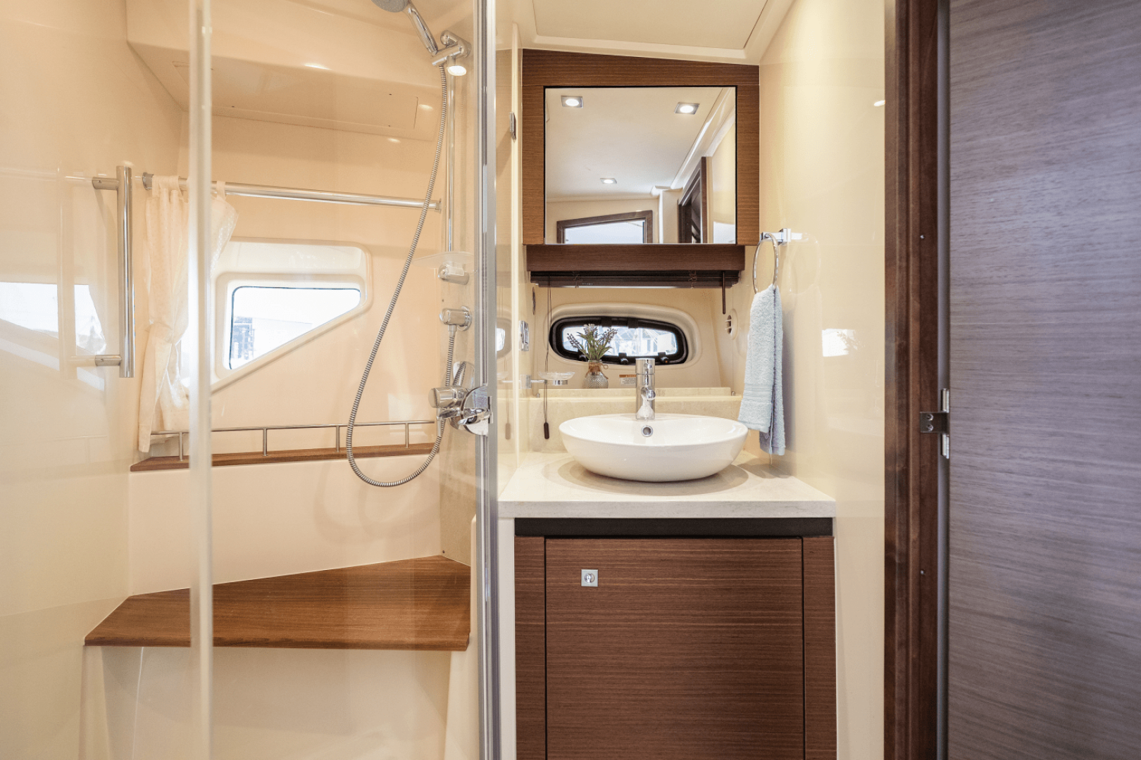 2013 Sea Ray 510 SUNDANCER - Image 18