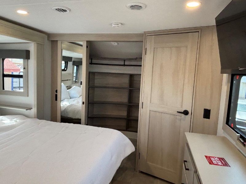 2025 Grand Design Solitude 388MBS - Image 36