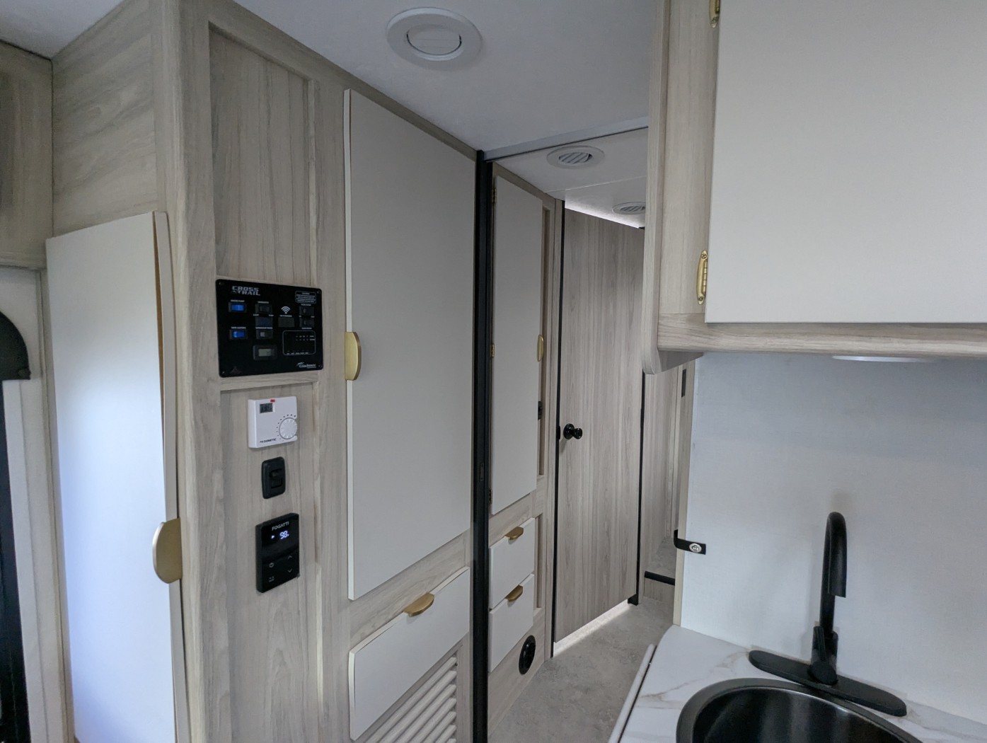 2027 Coachmen Cross Trail 26XG - Image 19