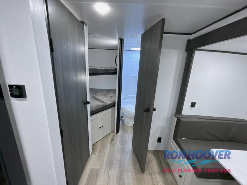 2025 COACHMEN SPIRIT 26BH - Image 24