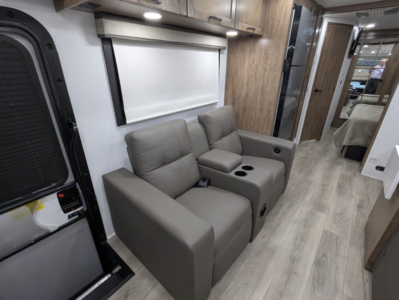 2026 Entegra Coach Esteem XL 32U - Image 19
