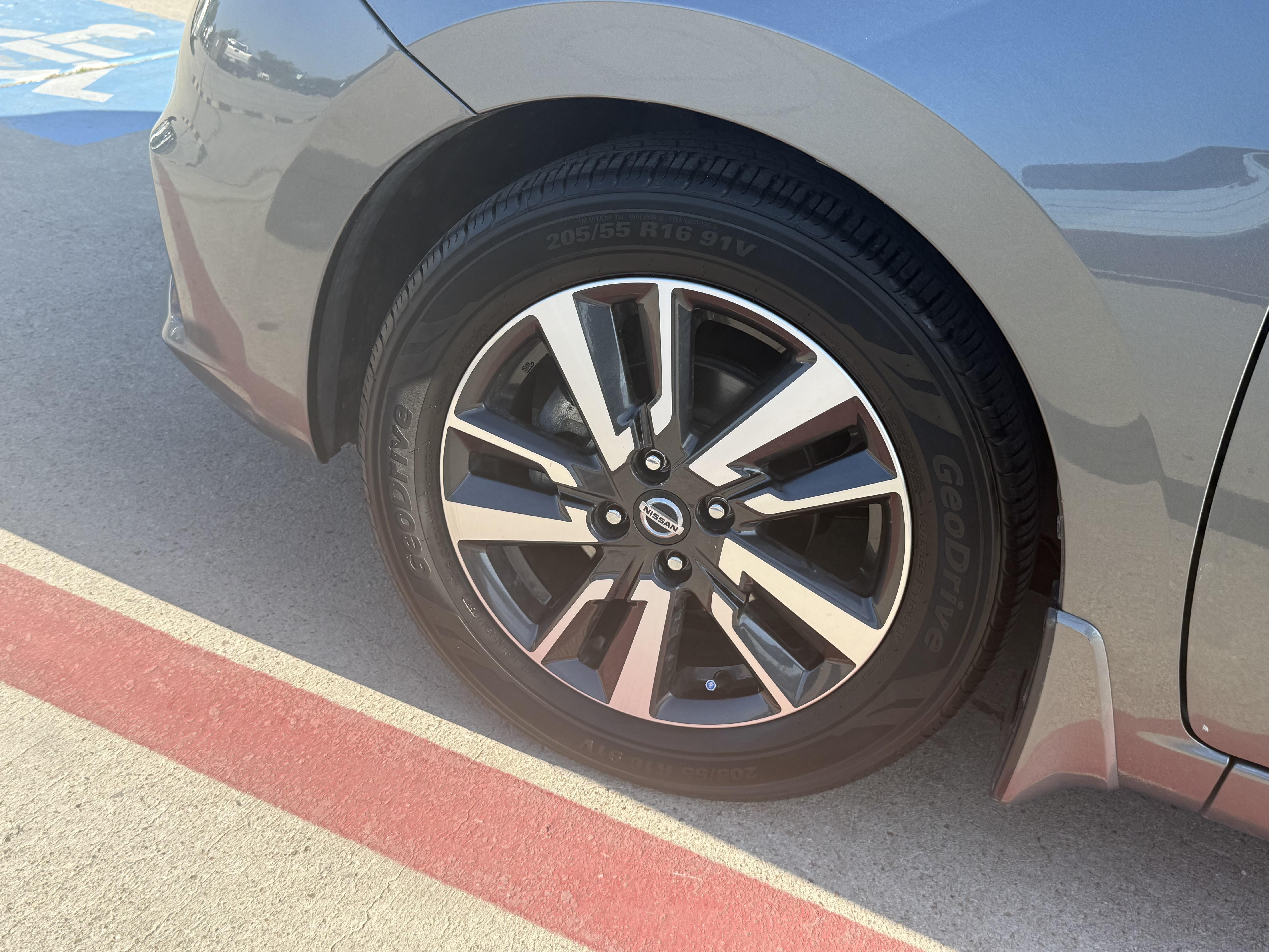 2020 Nissan VERSA Sedan 4D SV I4 - Image 18