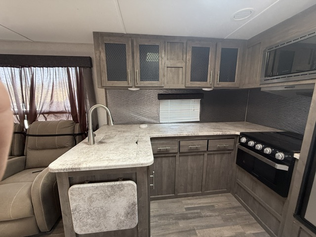 2019 Forest River Vibe 26RK - Image 11
