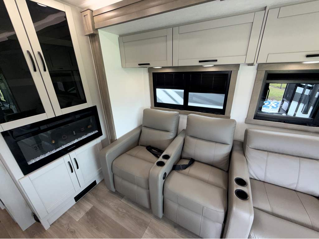 2027 JAYCO PRECEPT 36C - Image 16