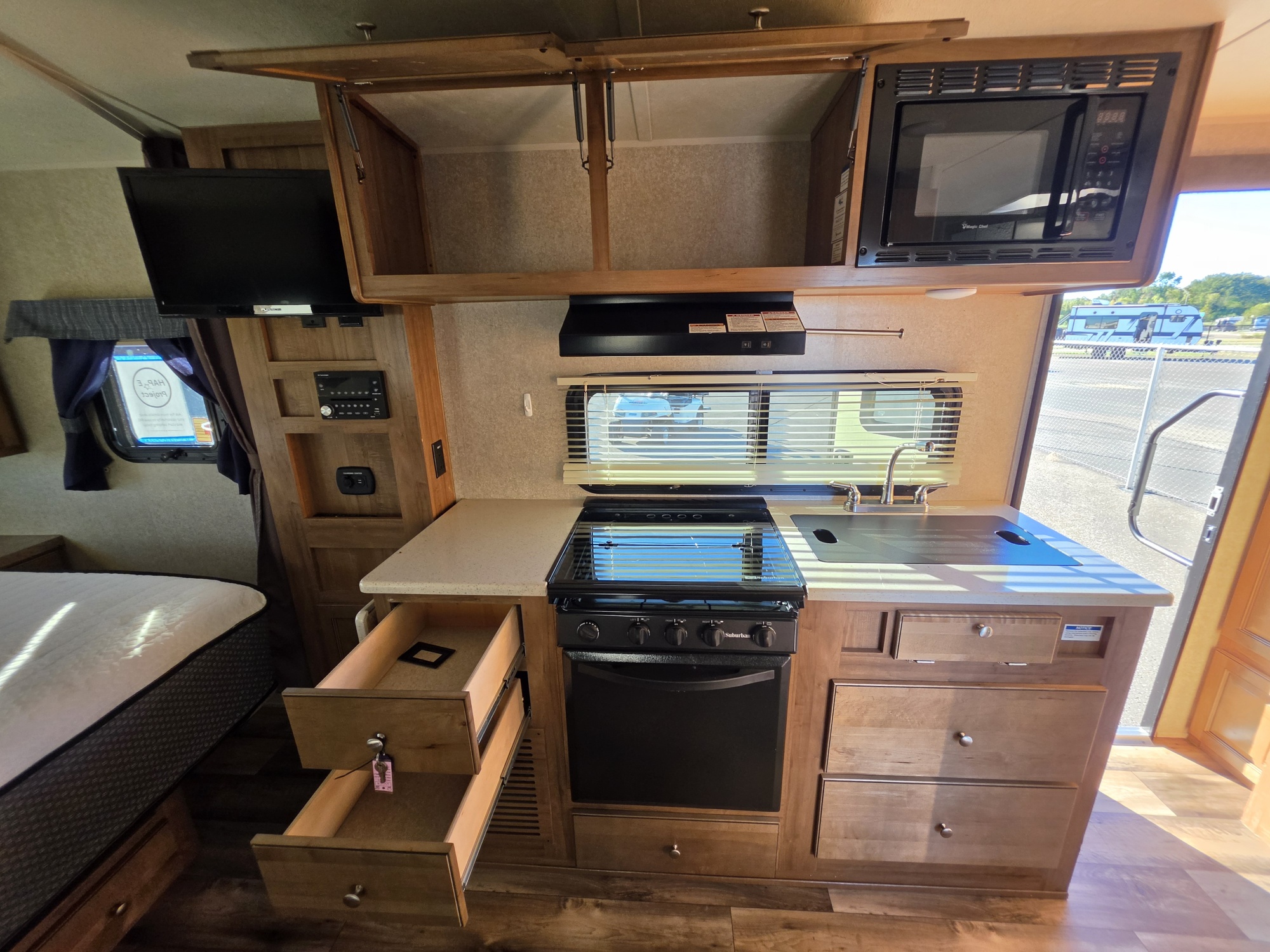 2017 FLAGSTAFF MICROLITE 21FBRS - Image 17