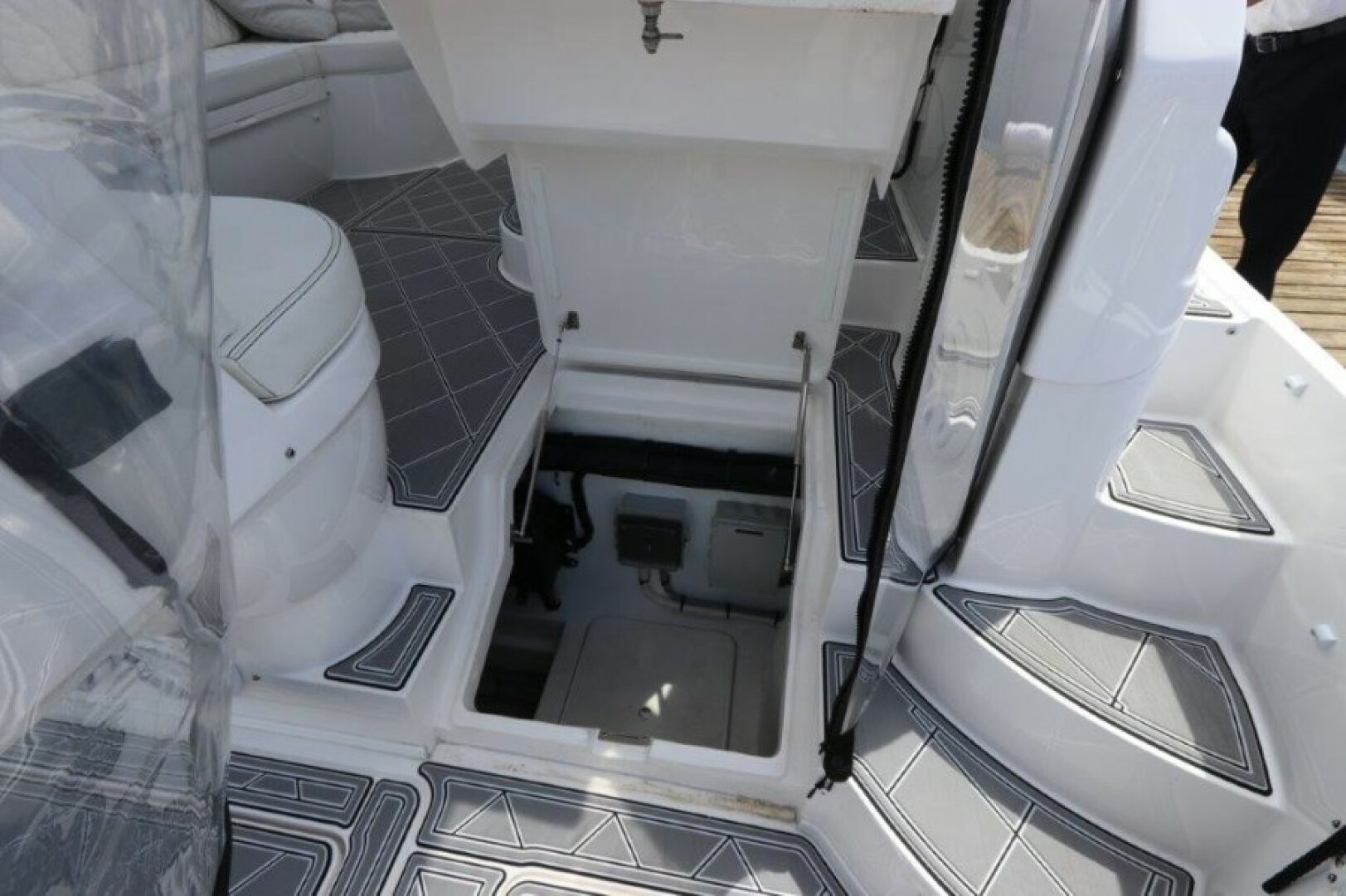 2019 Intrepid 475 Sport Yacht - Image 47