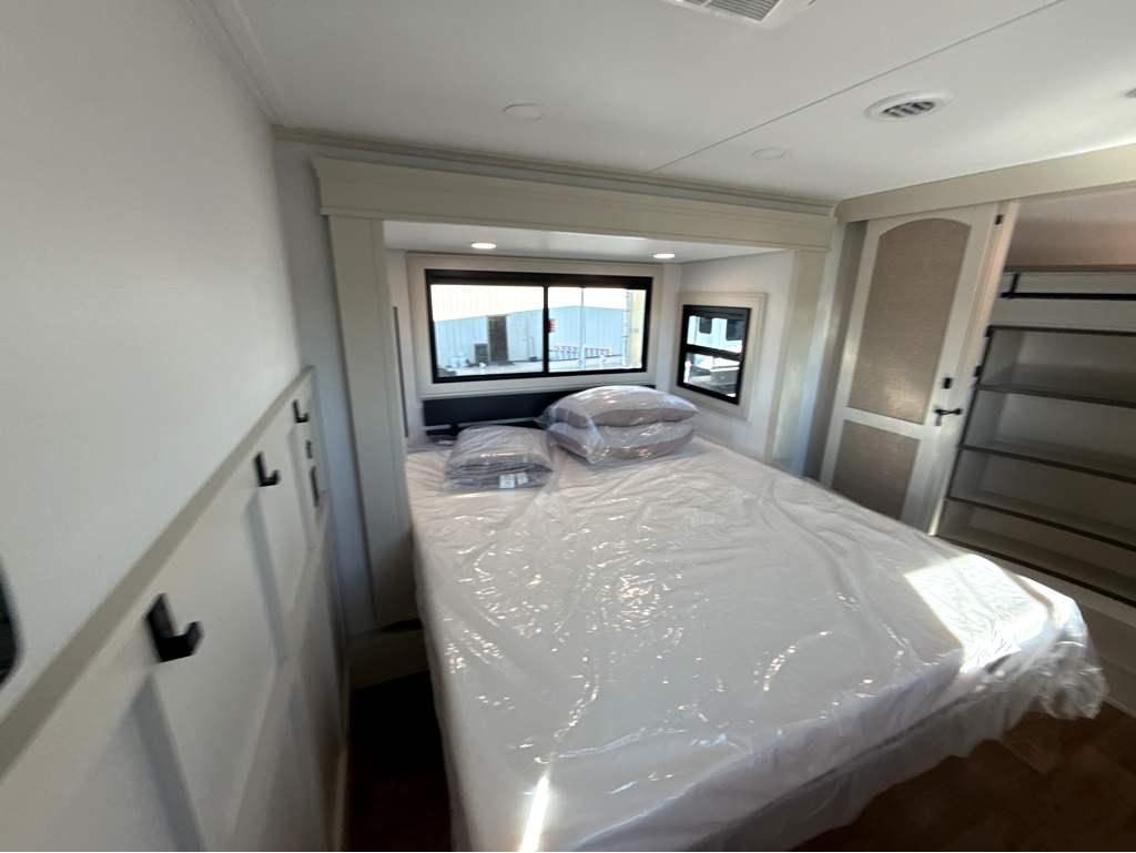 2026 GRAND DESIGN SOLITUDE 414LJMJ - Image 25
