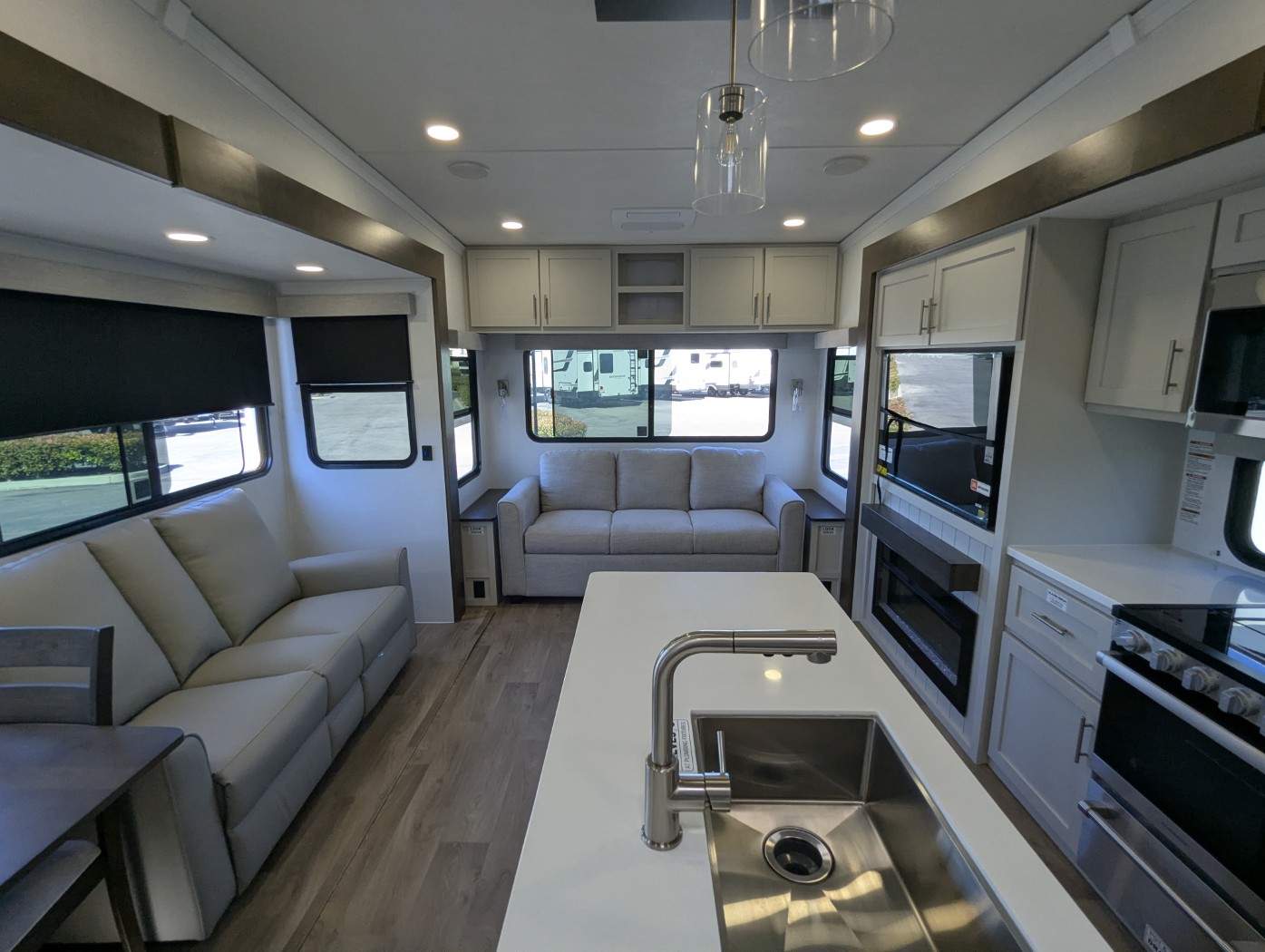 2027 Alliance RV Avenue 32RLS - Image 20