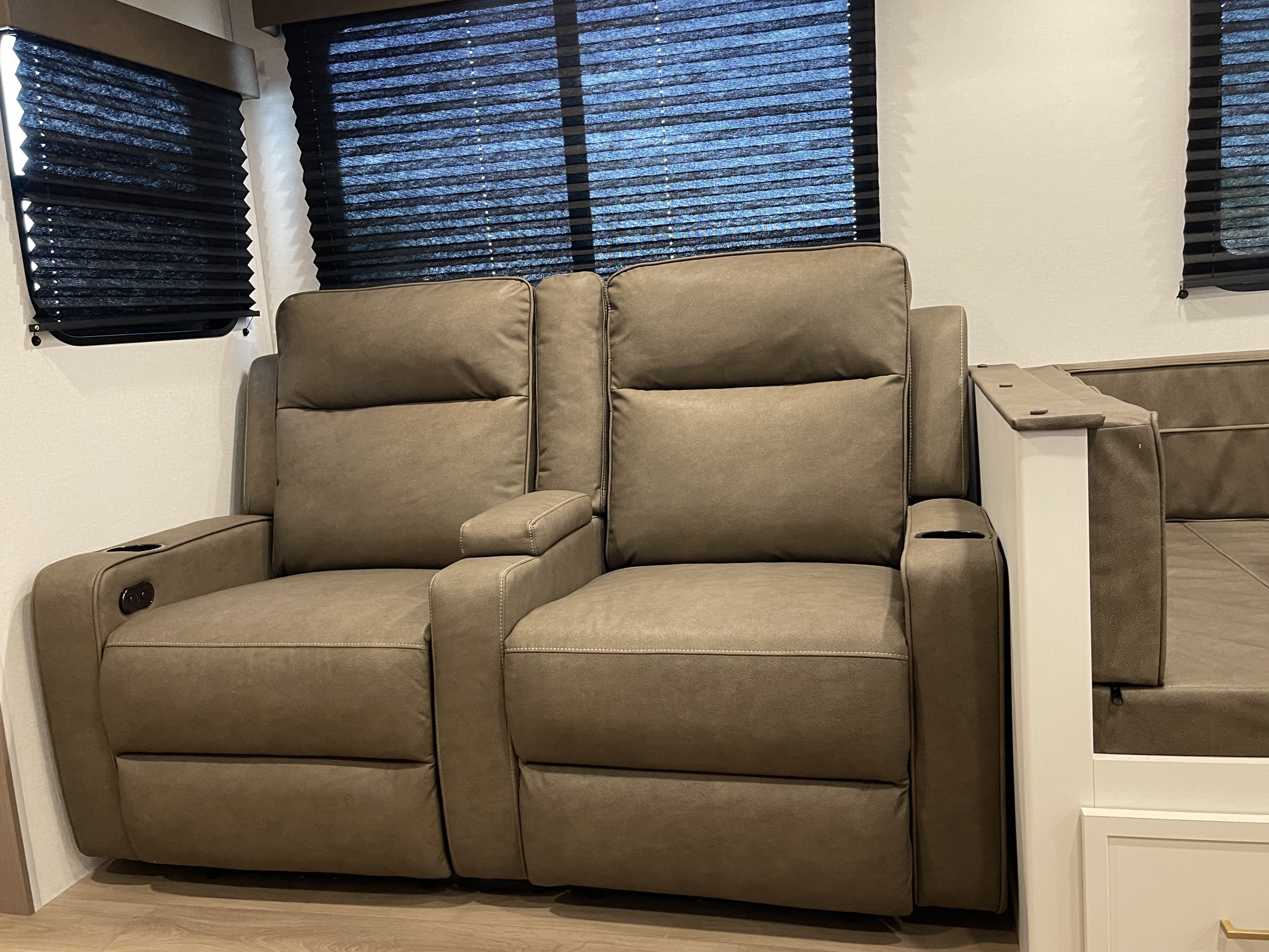 2027 Grand Design Transcend XPLOR 27DBX - Image 14