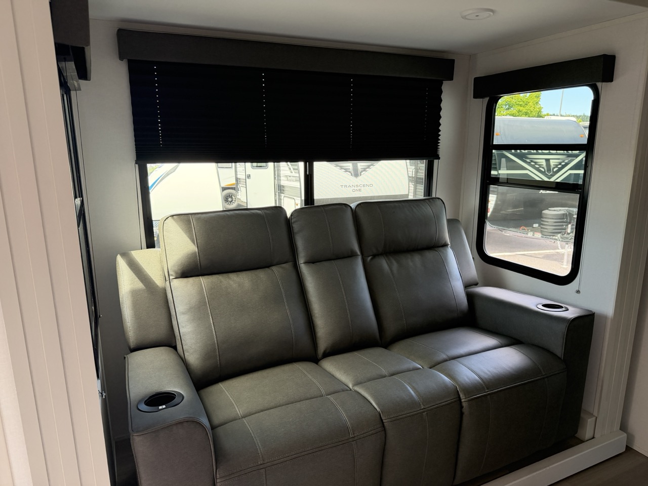 2026 Grand Design Momentum G-Class 31G - Image 6