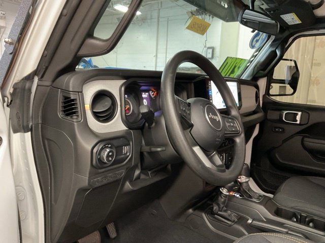 2025 Jeep Gladiator Sport S 4x4 - Image 13