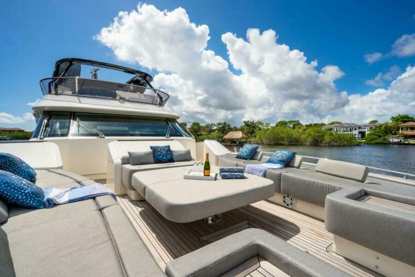 2015 Monte Carlo Yachts MCY86 - Image 16